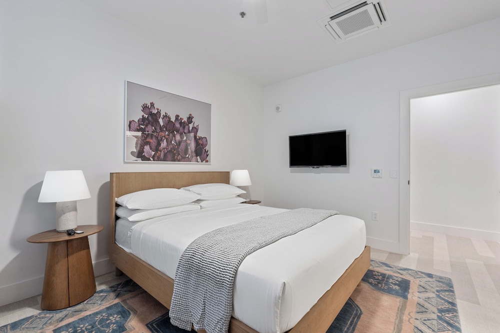 The Continental, powered by Placemakr - Downtown - Market Square