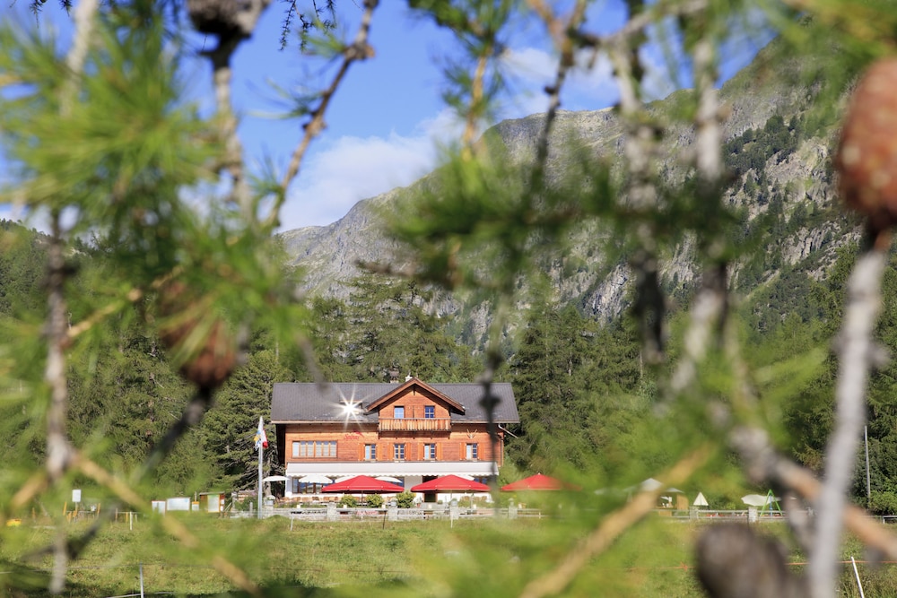 Spinas Gasthaus Val Bever - Hostel