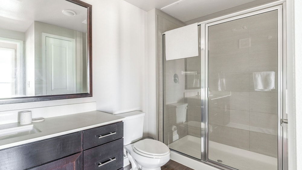 Landing Apartments - Grand Harbor