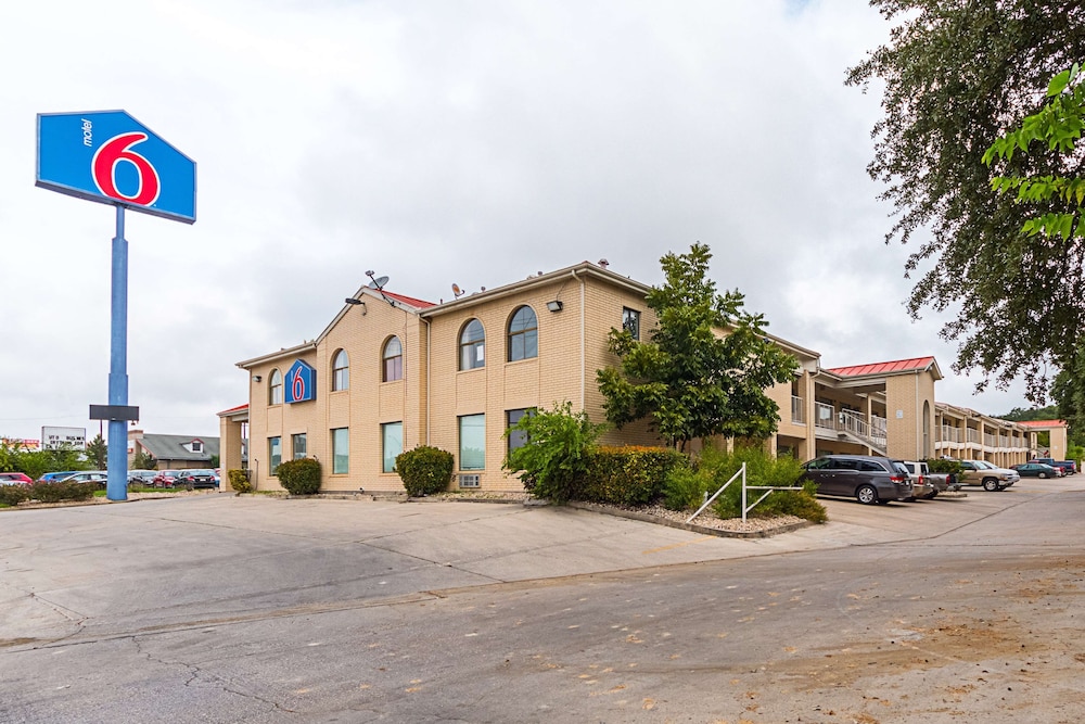 Motel 6 San Antonio, TX - Fiesta Trails - Image 1