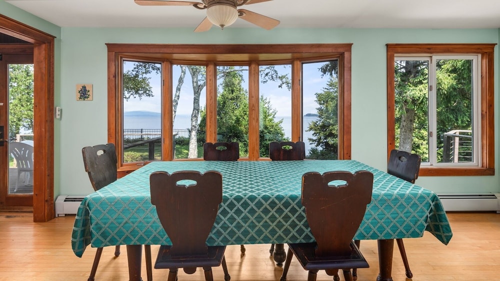 Camp Roosevelt 5 Bedroom Cottage by RedAwning