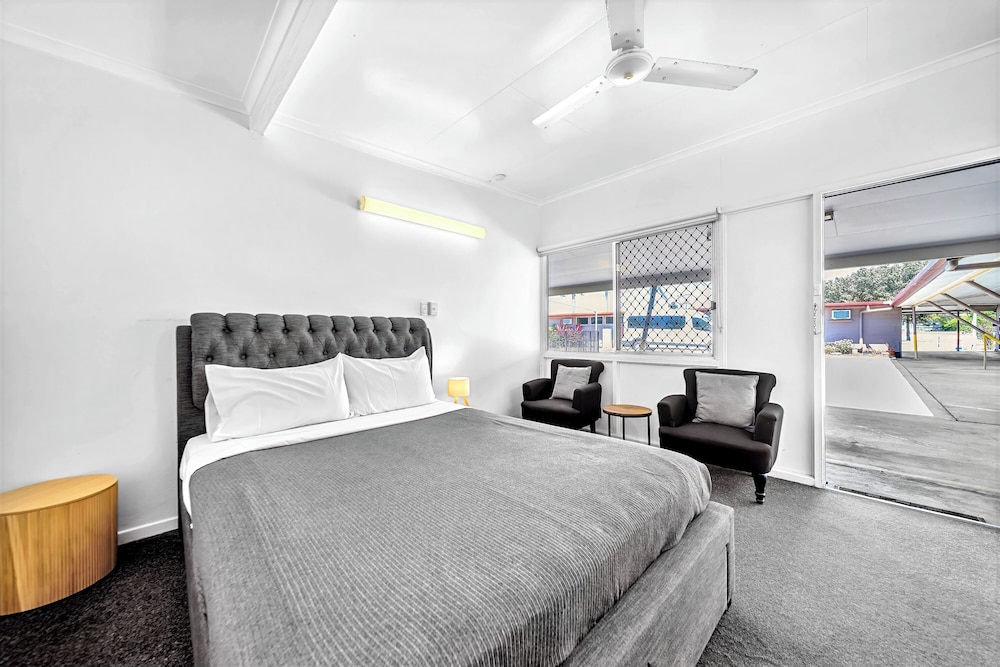 Pearly Shell Motel