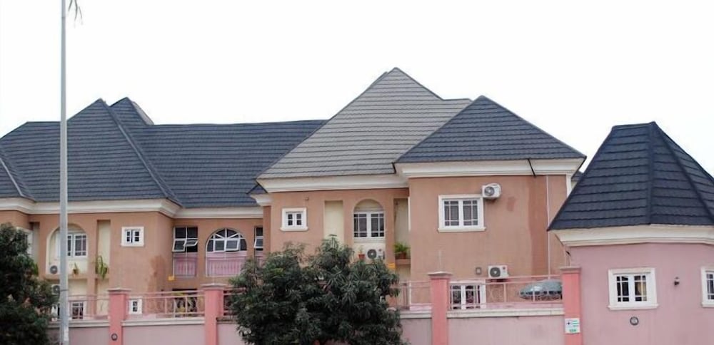 MMM HOUSE