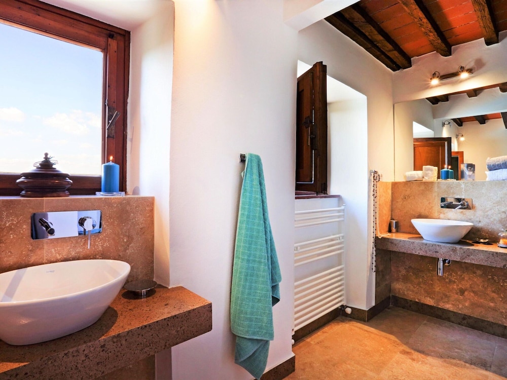Villa in Chianti With Pool & Tennis Court