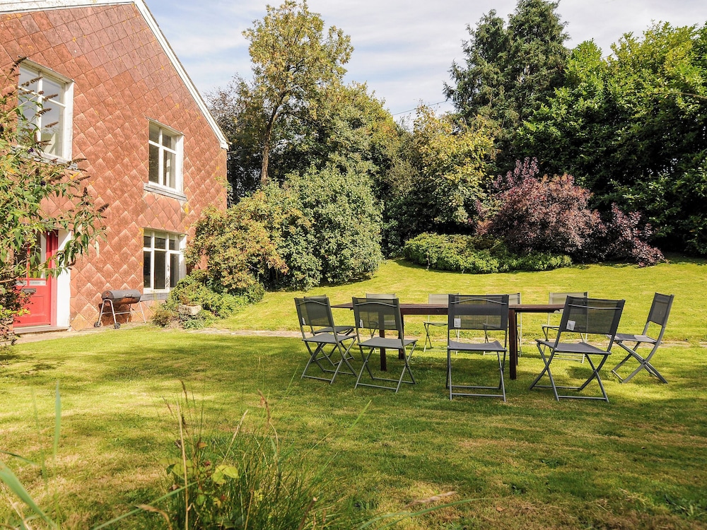 Carneadon Farmhouse