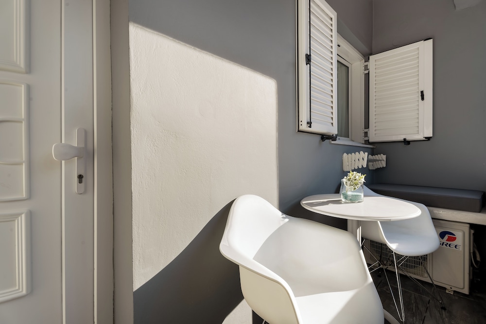 Oasis Suites Fira