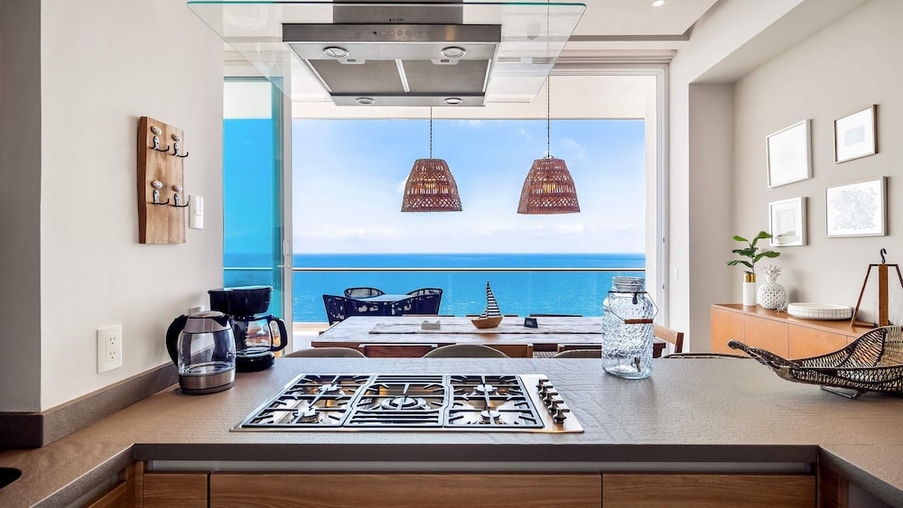 Panoramic Hot Tub Oceanview Penthouse