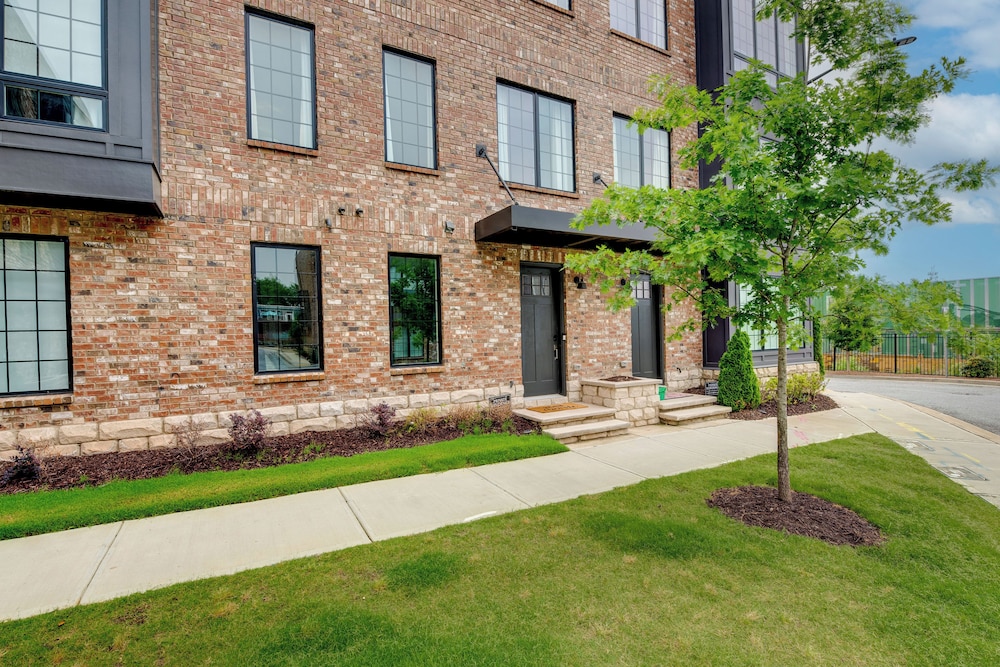 Chic Atlanta Vacation Rental ~ 1 Mi to Downtown!