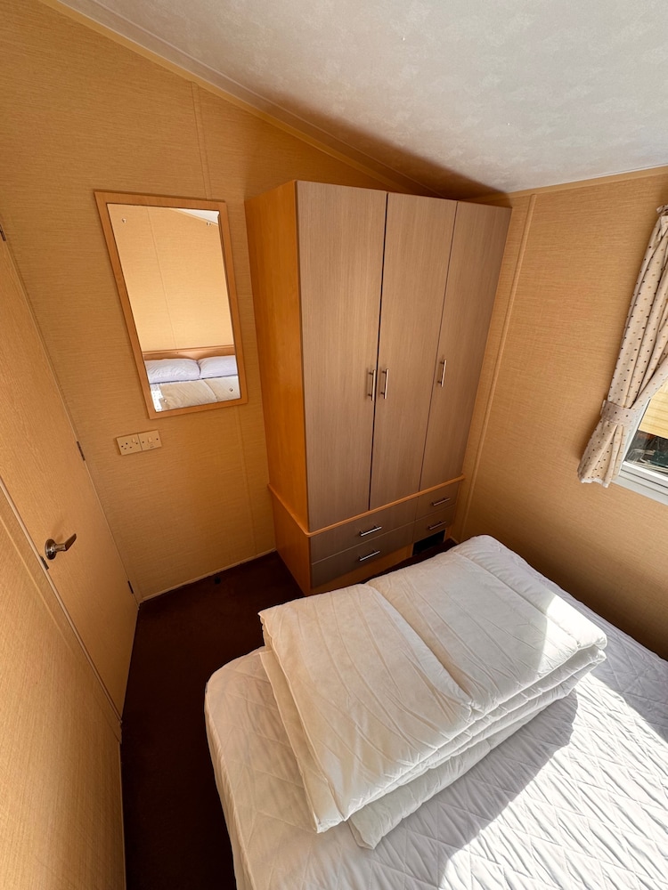 3 Bed Caravan - Side Gated Decking, Wifi, Pets