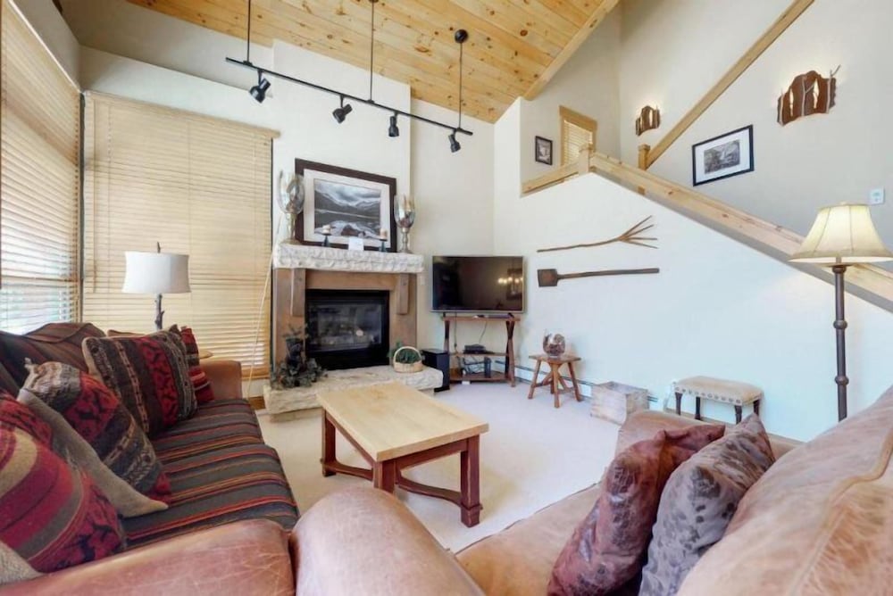 Family Friendly 3 Bedroom Mountain Vacation Rental in Keystone With Complimentary Shuttle Service and Hot Tub Access view 2