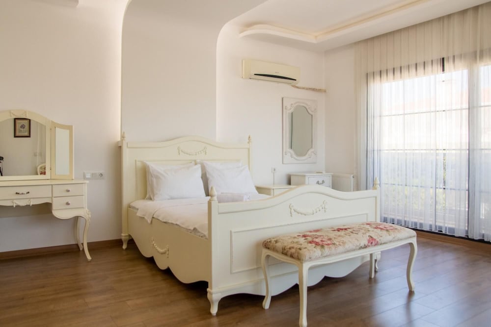 Sleek Villa With Private Pool and Garden in Cesme view 5
