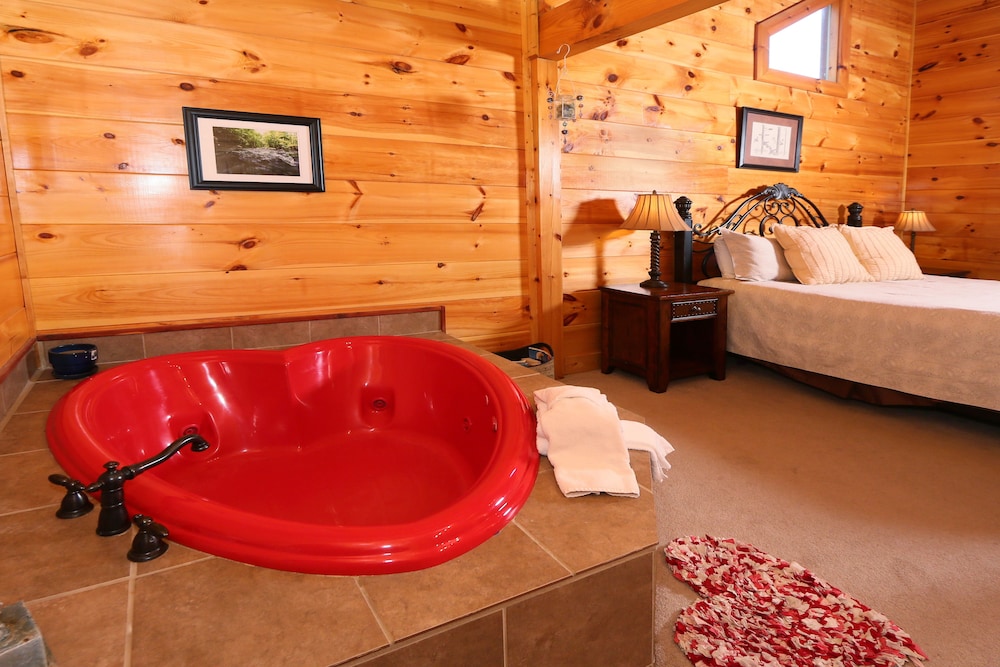 Skinny Dippin 1 Br cabin by RedAwning