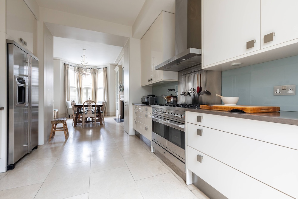Chesilton Road by Onefinestay