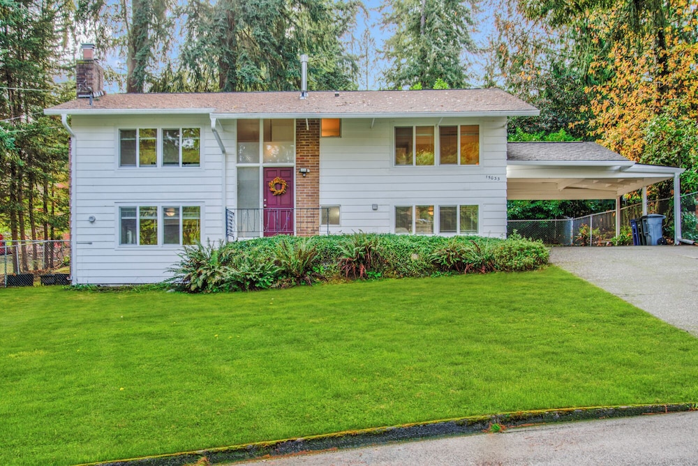 Parkside Escape Oasis in Bellevue fully fenced
