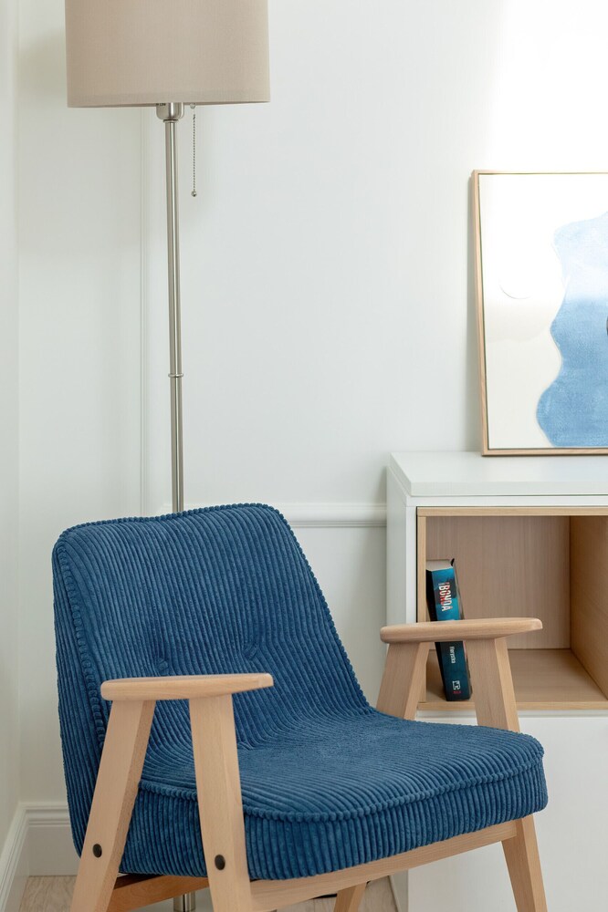 Bright Apartment Poznań by Renters