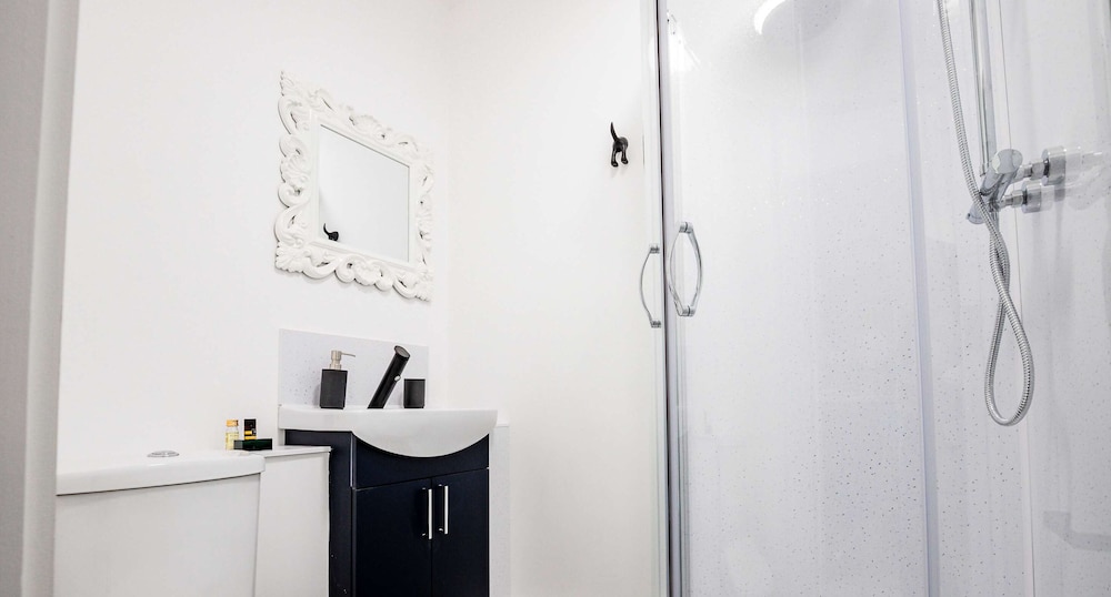 Host Stay Croydon Road Abode