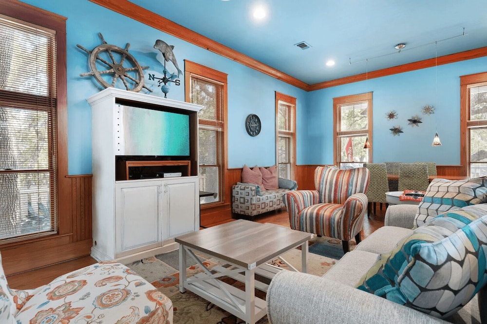 30A Grayt'n Greatful by Avantstay Charming Home+cottage, Walk to Western Lake