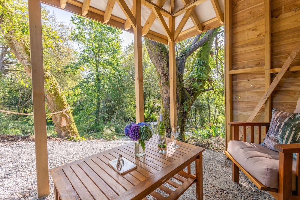 Luxury 5 Bedroom Home With Outdoor Jacuzzi and Indoor Sauna