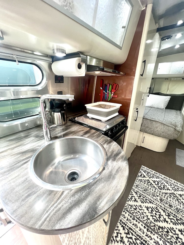 Glamping In The Mountains 1 Bedroom Home by RedAwning view 5