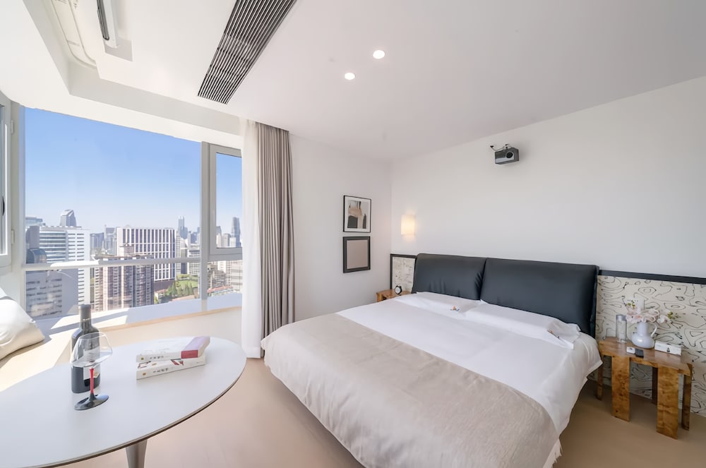 Shanghai Hills & Fan Stay