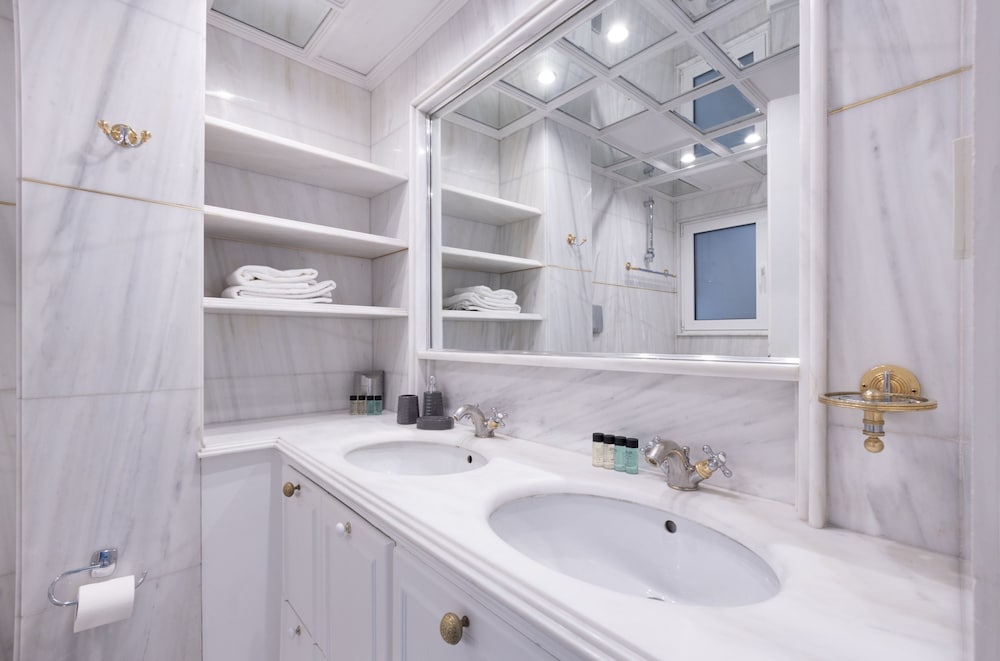 Massive 2-apartment Combo Unbeatable Acropolis Views Sleeps 9