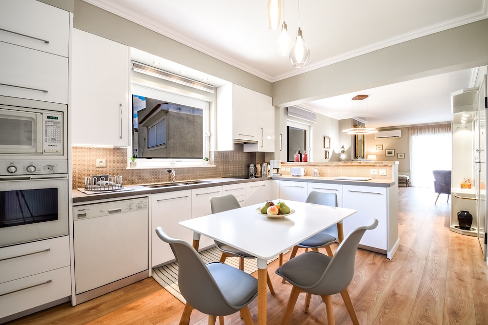 Alimos Luxury 3 Bd Apt w Stunning Views