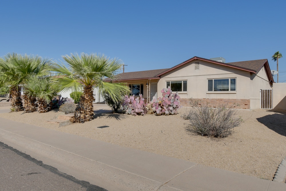 Tempe Home w/ Hot Tub Next to Papago Park view 4