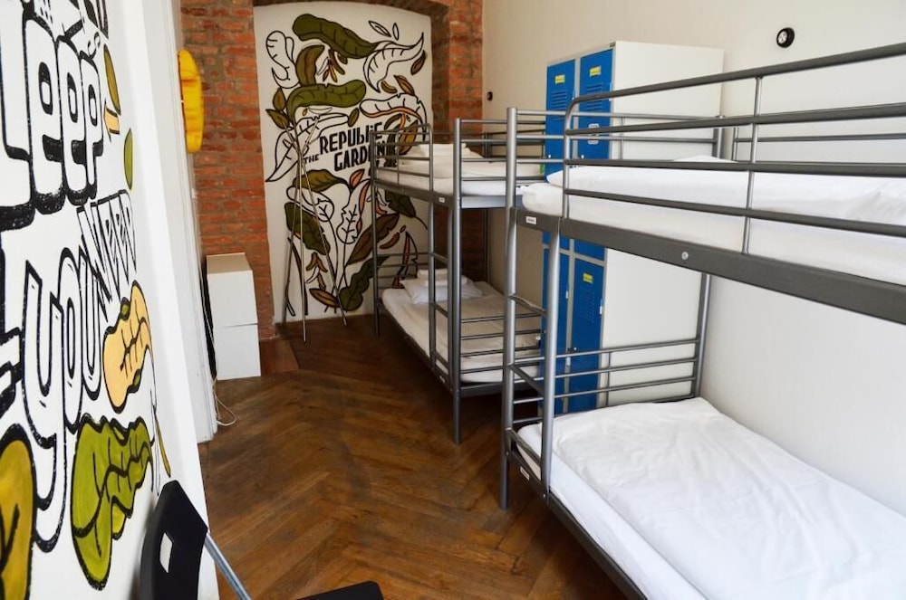The Republic Garden - Hostel