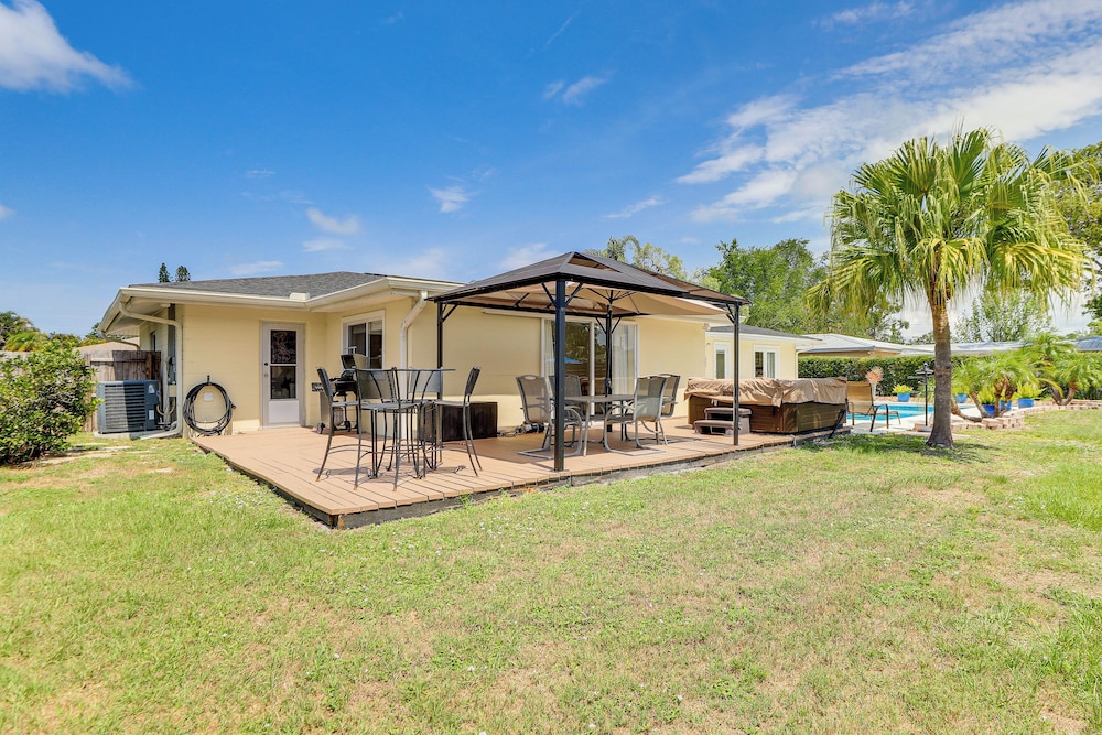 Poolside Oasis 6 Mi to Beaches: Sarasota Hideaway!