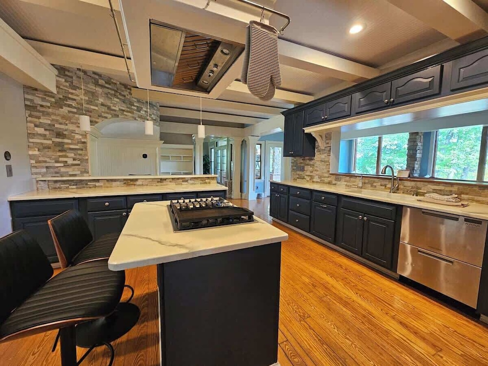 Creekside Haven With Dock Scenic Views