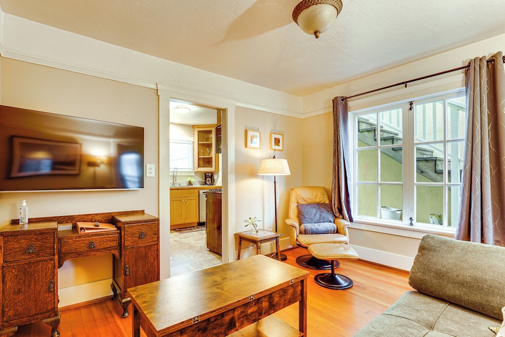 Inviting 1BR Patio Full Kitchen