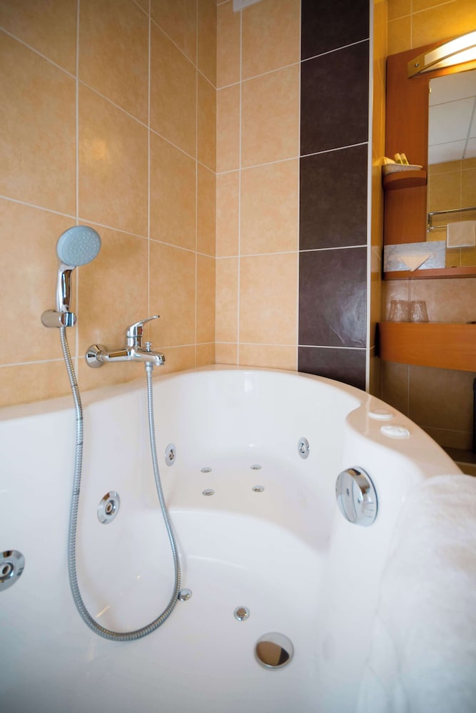 Saint-Herblain Vacations - Brit Hotel Nantes St Herblain - Le Kerann - Property Image 73