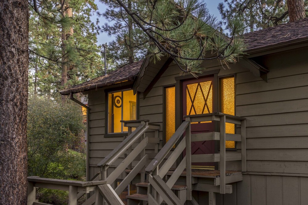 1 Mi to Slopes: Big Bear Ski Haven w/ Hot Tub