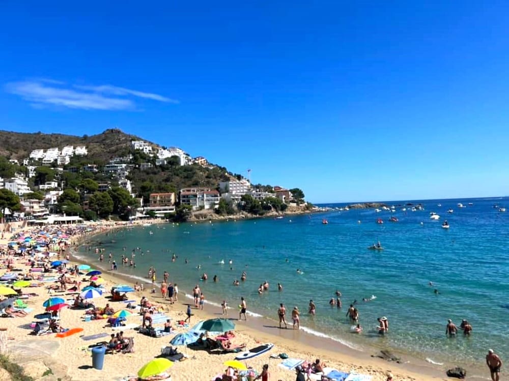 Apartment in Roses Near Platja Almadrava