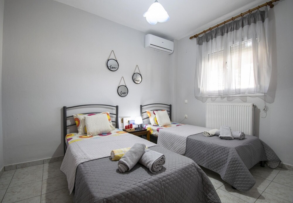 Aurora Sea View Maisonette by Travelpro Services photo 3