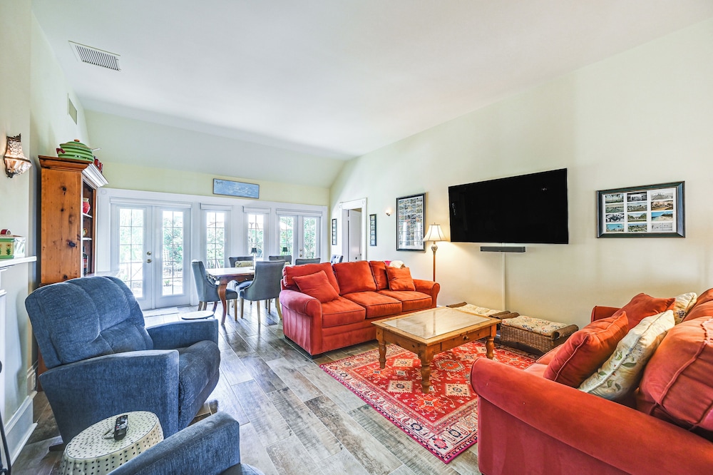 1 Block to Beach - Home w/ Pool in Old Naples!