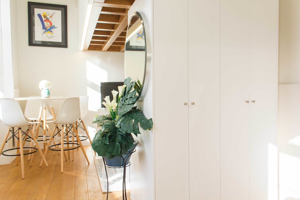 Alfama Blue Studio Loft Apartment - by LU Holidays