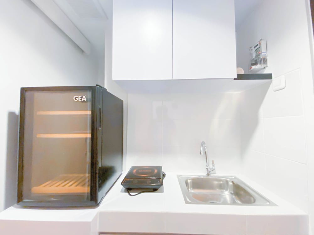 Homey And Cozy Studio Apartment At The Alton