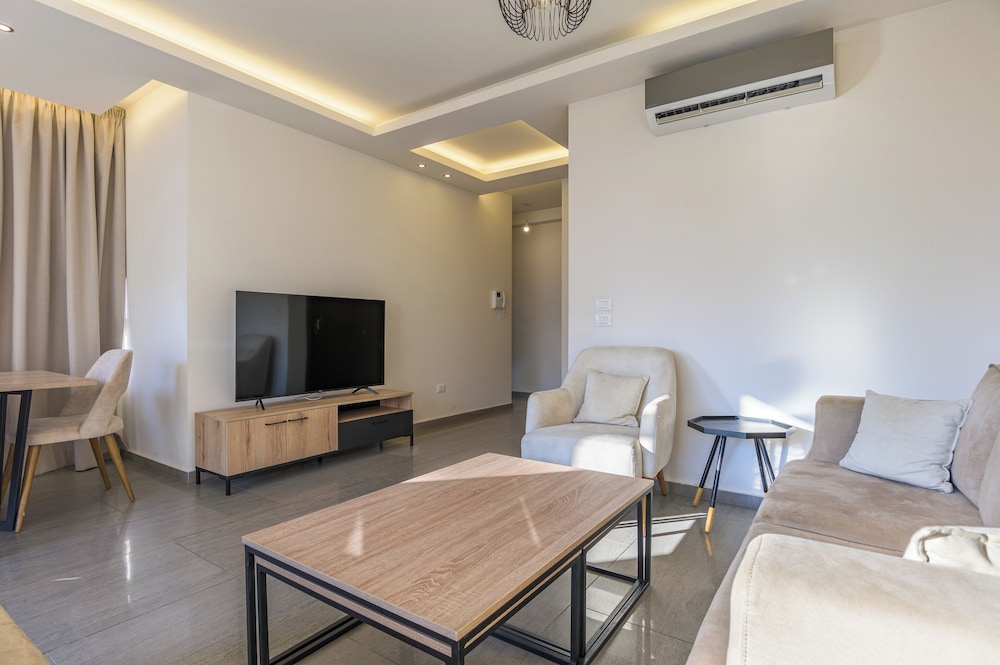Elevate - Sleek 2-BR Apt by Santa Maria, Jal el Dib
