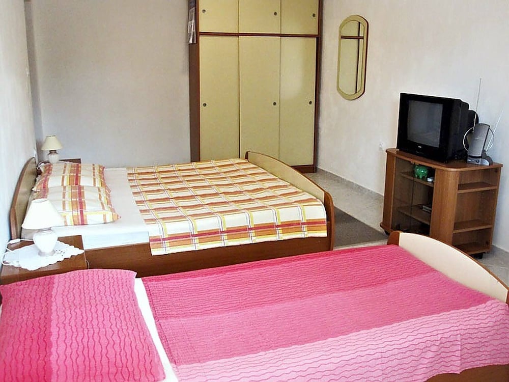 Apartment Serene Step From The Sea, Sleeps 5 view 5