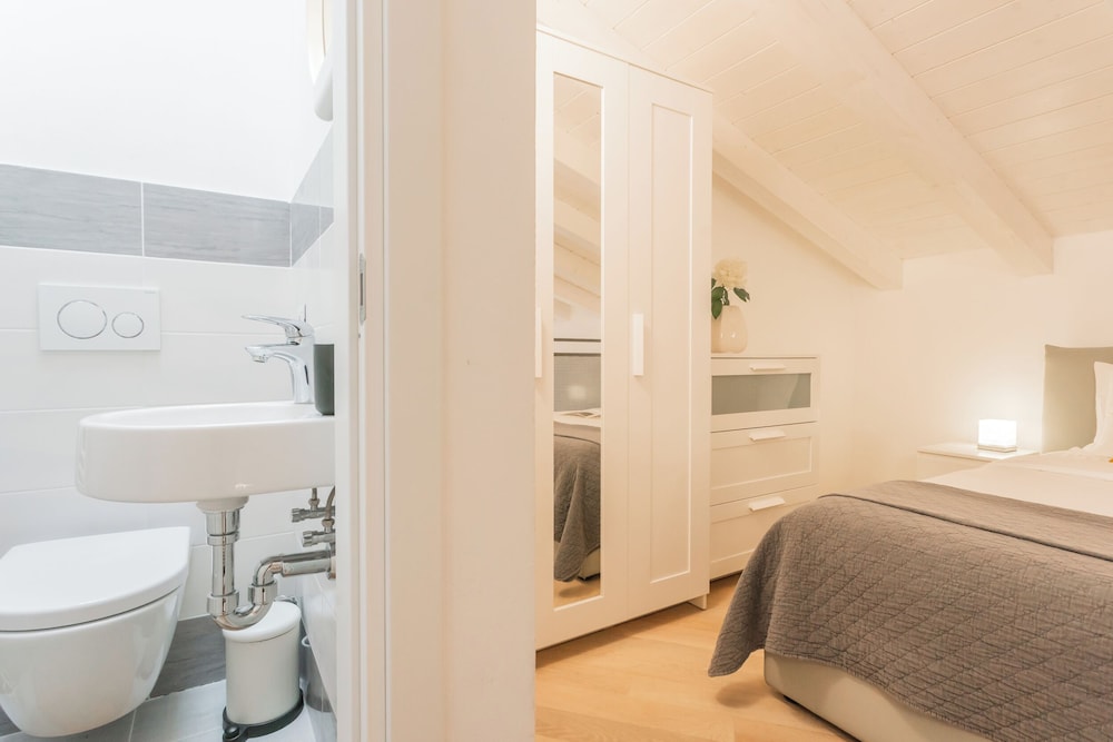 Borsieri Como Apartments with Parking by Rent all Como