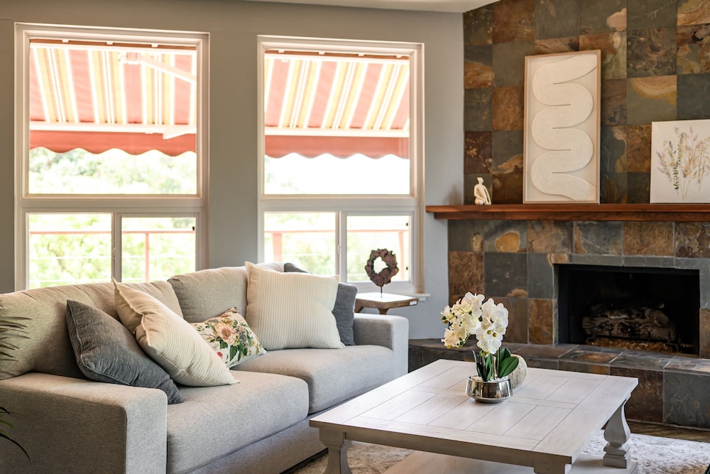 Mountain View Family Retreat w Game Room Scenic Decks