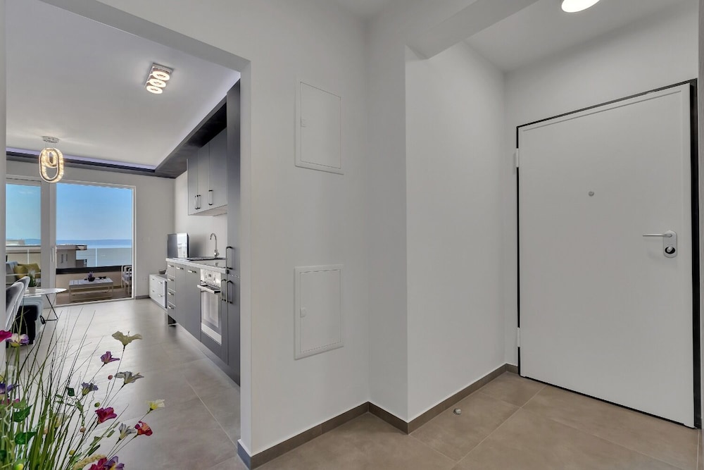 Ivana - Luxurious - A1 view 4