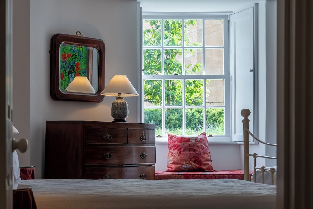 Somerset House - Charming Period 1BD view 4
