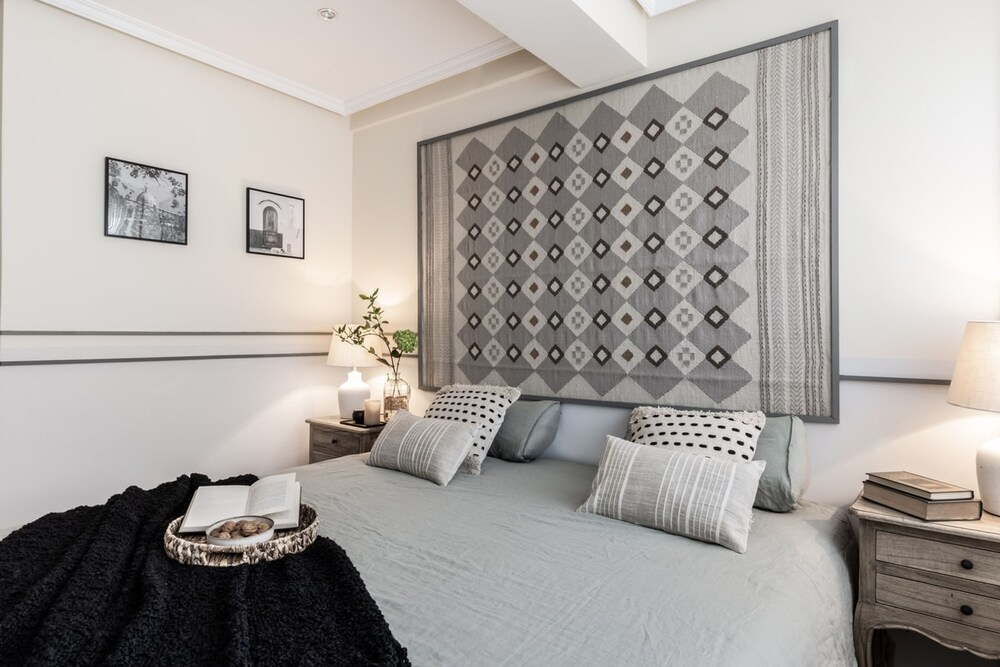 Casoria - 3 Bedrooms and Terrace in Trafalgar