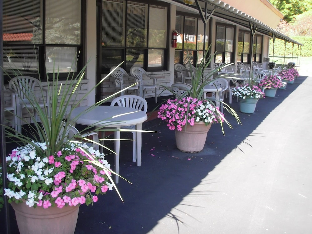 Capricorn Motel Royale Thousand Islands