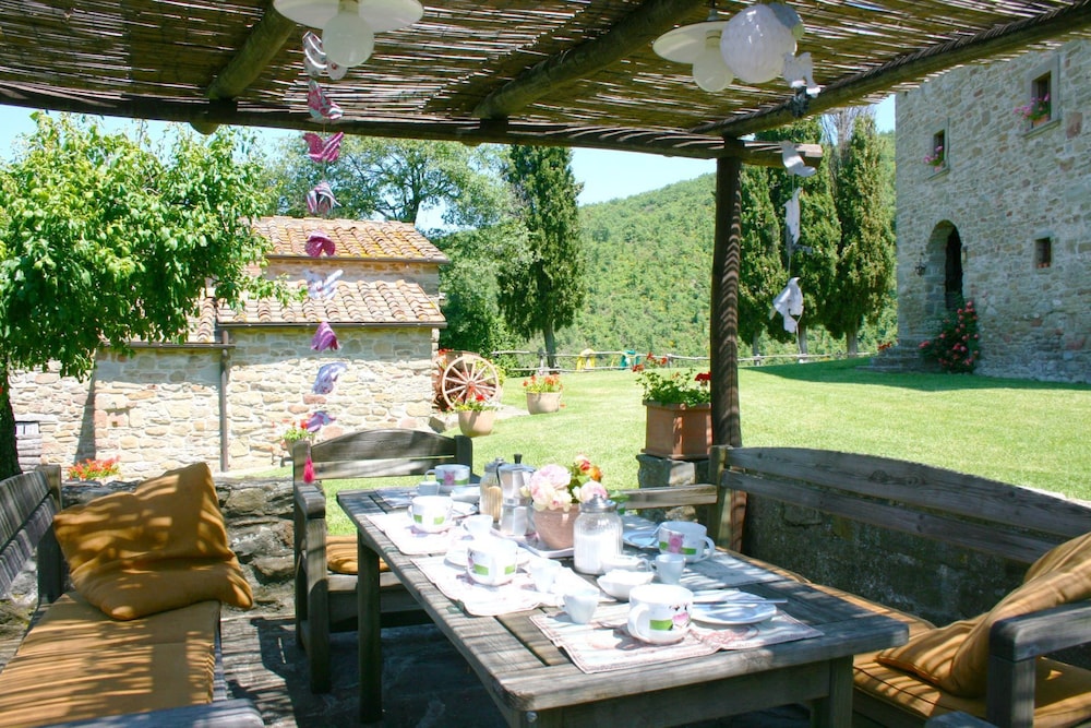 Wonderful private villa for 16 people with WIFI, private pool, TV and parking