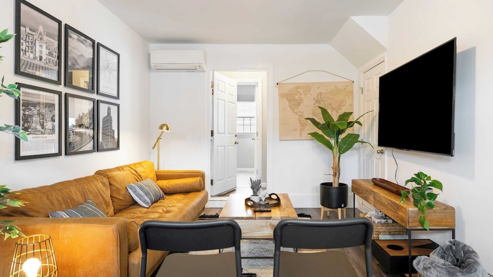10 Townhomes, Sleeps 89 6 Mins to DT Asheville Sycamore Cove by Avantstay