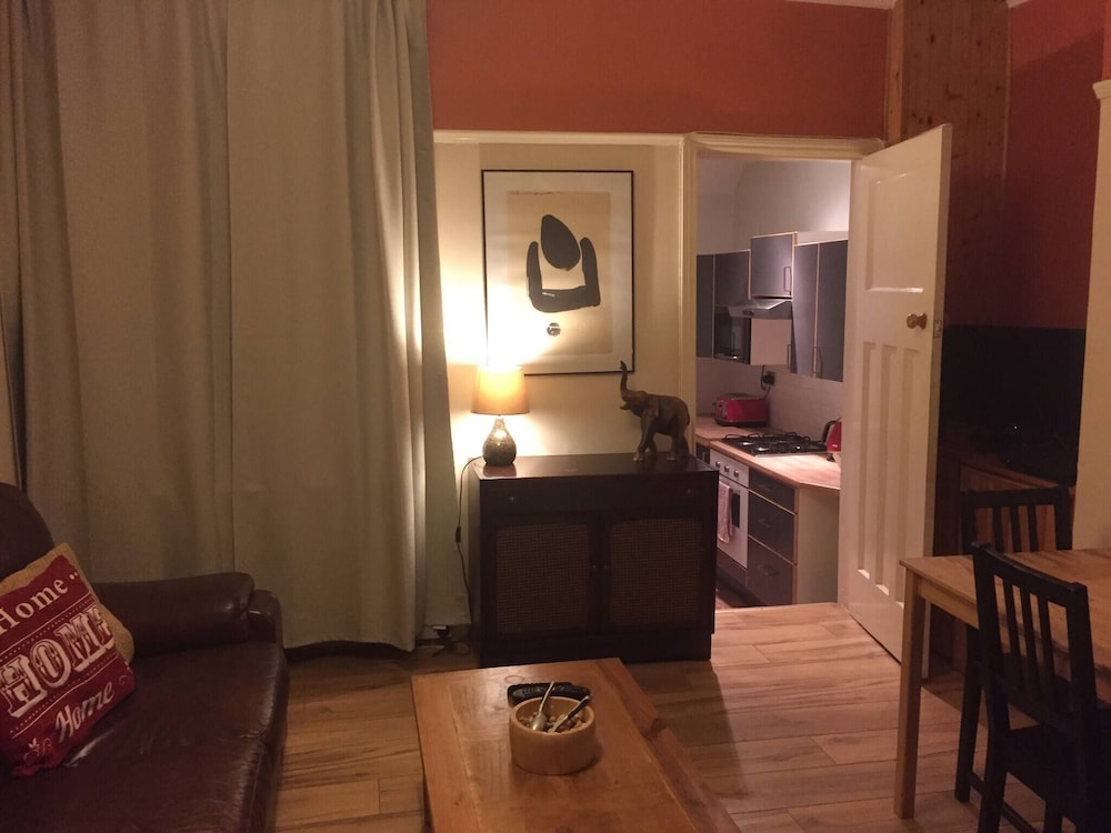 Charming 2 Bedroom Apartment in Gateshead, Close to Newcastle City Centre