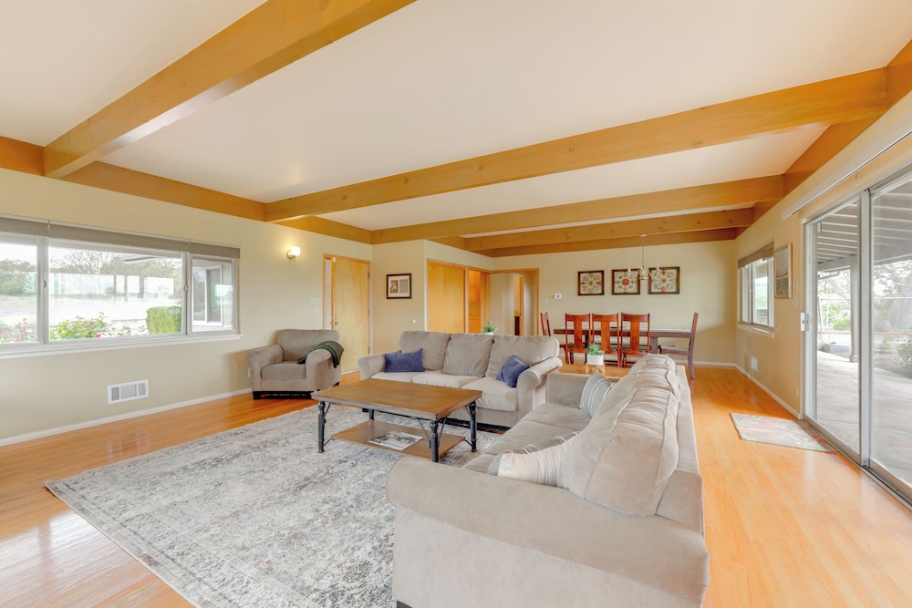 Near Eats & Wineries: Paso Robles Home w/ Patio!